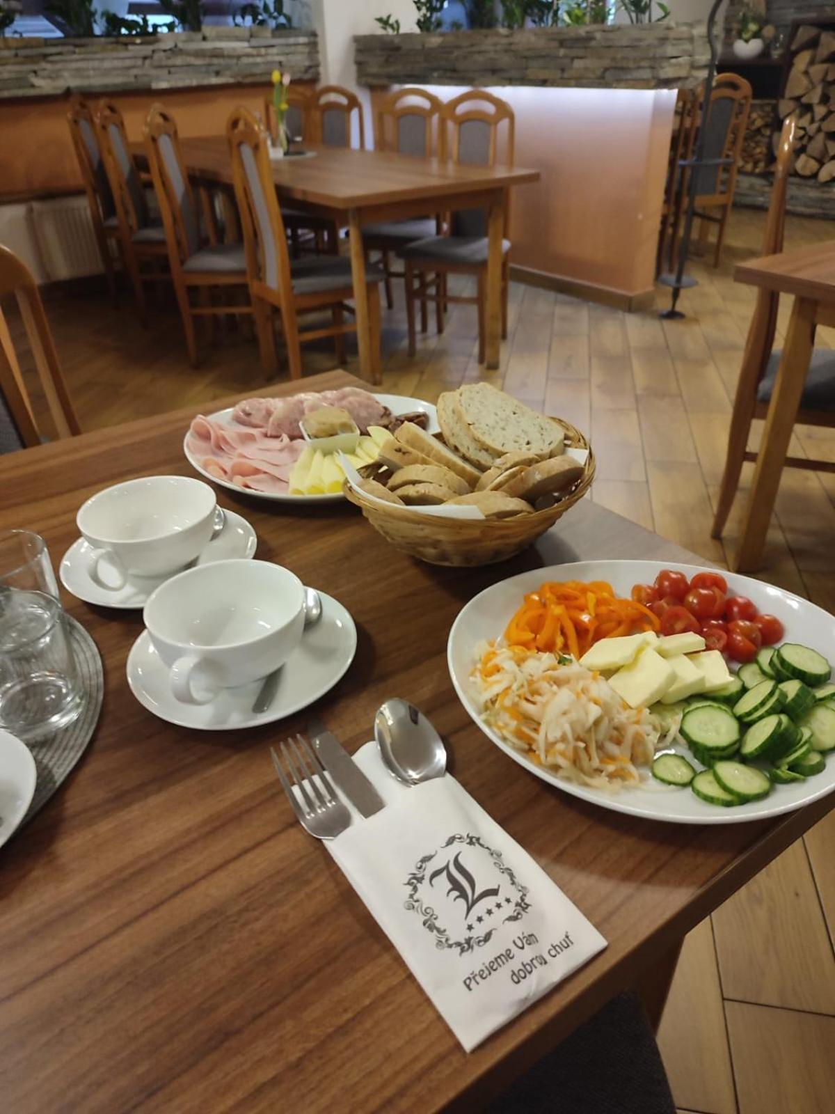 Restaurace A Penzion Lutena Dolni Lutyne Zewnętrze zdjęcie