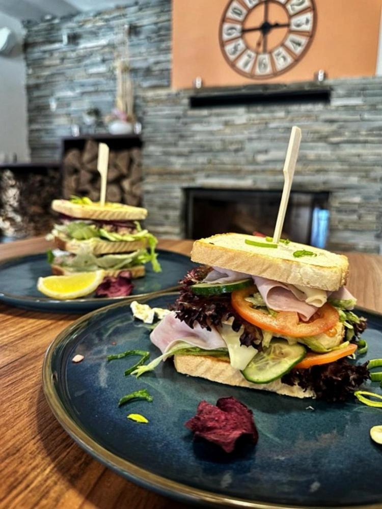 Restaurace A Penzion Lutena Dolni Lutyne Zewnętrze zdjęcie