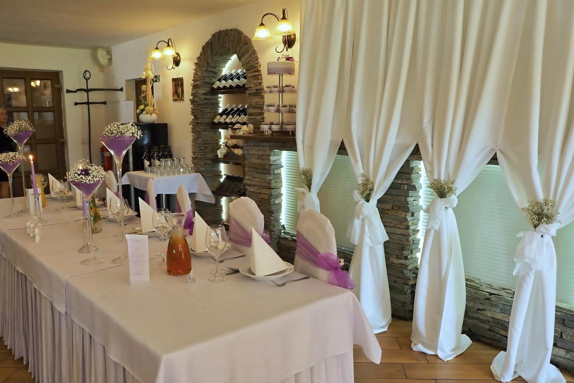 Restaurace A Penzion Lutena Dolni Lutyne Zewnętrze zdjęcie